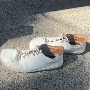 Vivo barefoot men’s 42. Gently used.